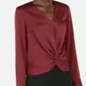 E xpress Women’s Twist Front Top - Navy